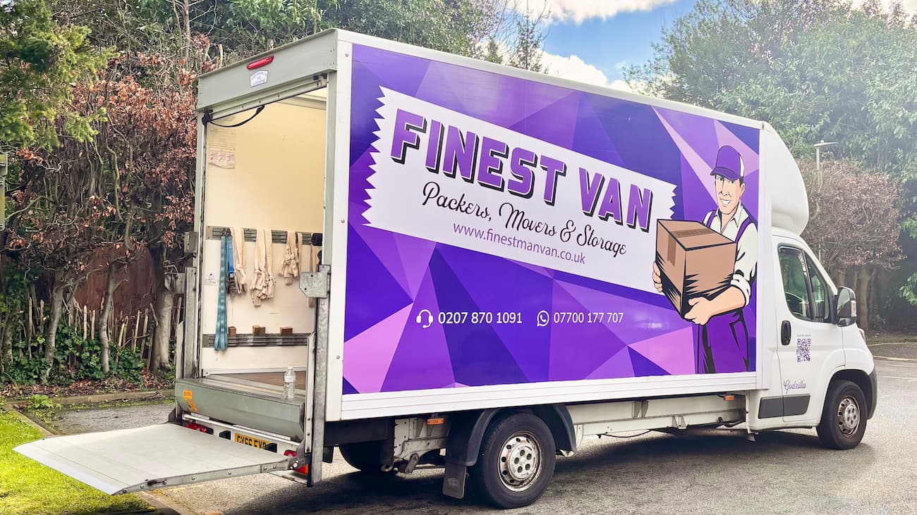 BrandedLutonVanWithTail-Lift,FinestVan,London